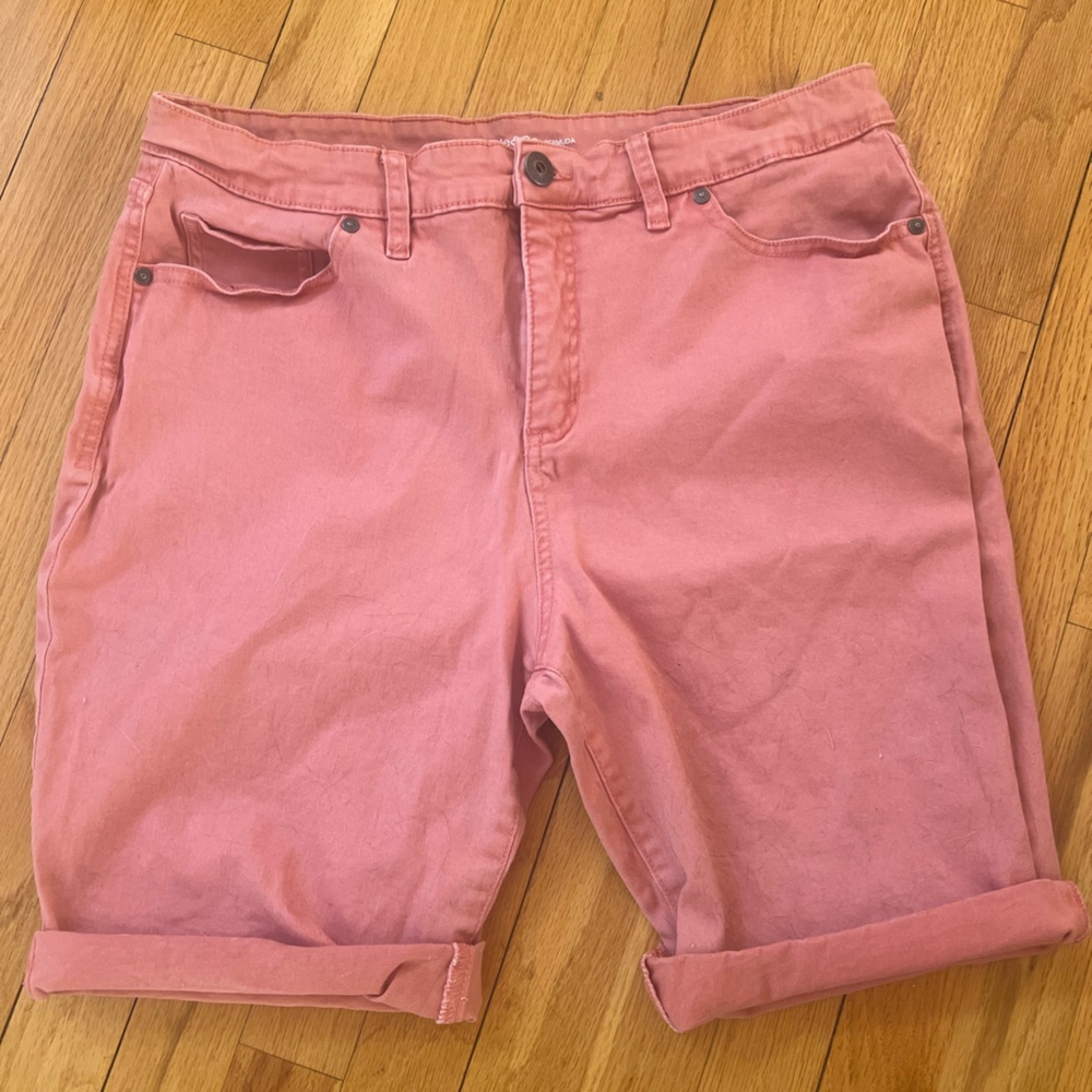 Bermuda shorts size 16